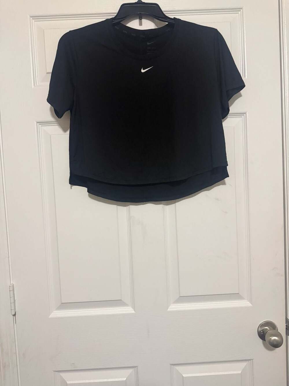 Nike Women's Dri-FIT One Standard Fit Short-Sleeve Cropped Top - Picture 4 of 5
